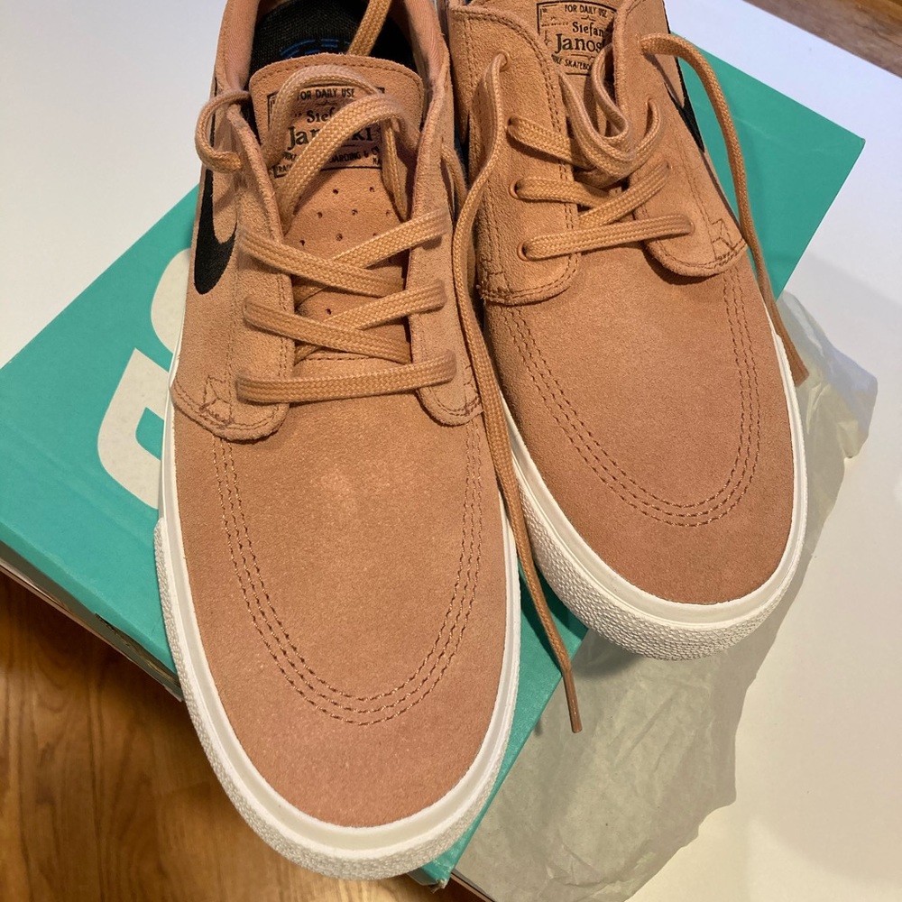 Men’s Nike SB Zoom Janoski RM Summit sneakers